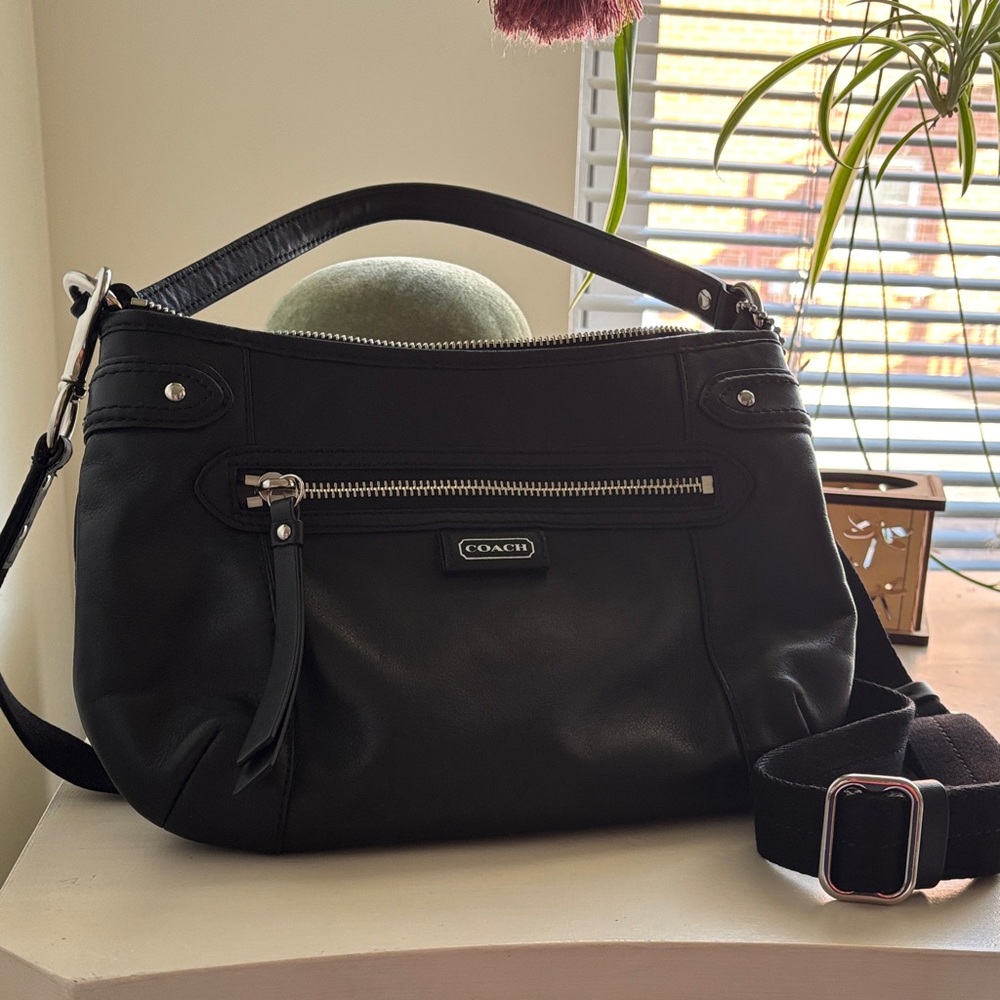 Coach Black Leather Zip Shoulder/Crossbody Bag